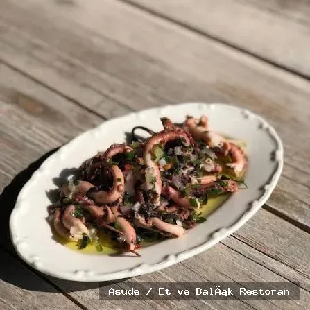 Ahtapot Salatası